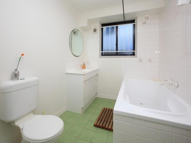 66 Riding Road, Hawthorne QLD 4171