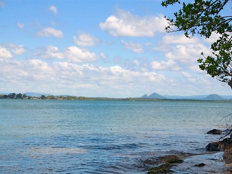 76-78 White Patch Esplanade, White Patch QLD 4507