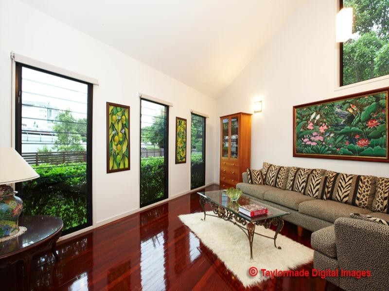 17 Jenolan Avenue, Hawthorne QLD 4171