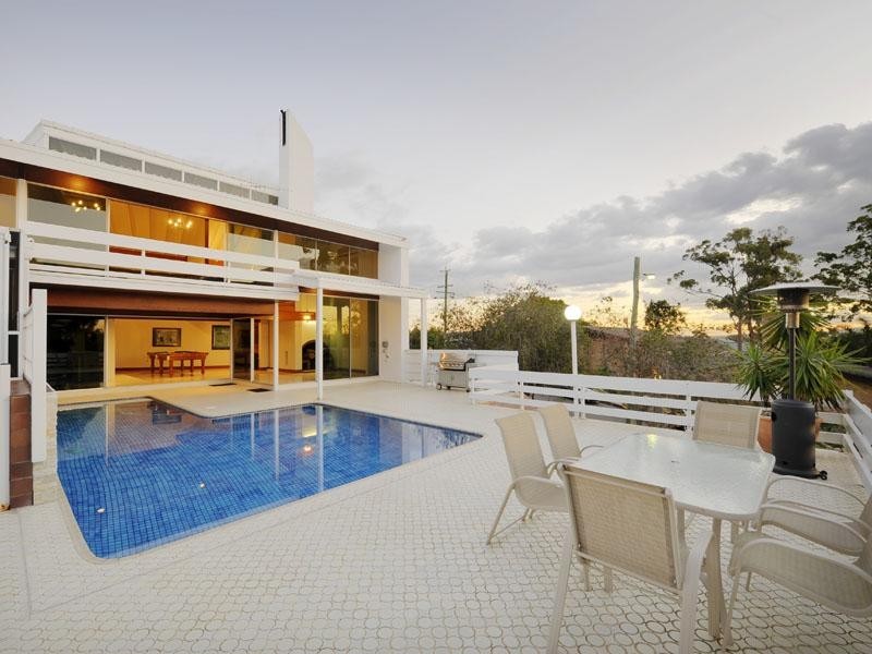 3 Stoneleigh Street, Coorparoo QLD 4151