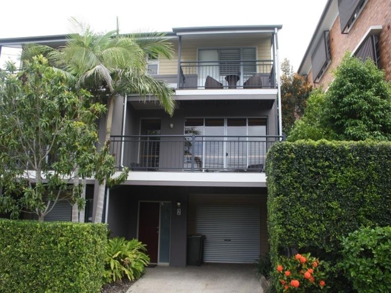 2/118 Railway Parade, Norman Park QLD 4170