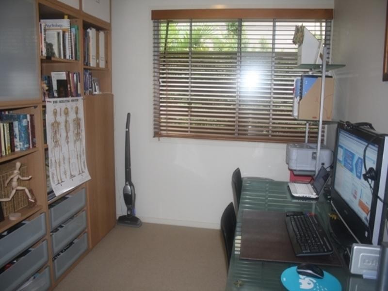 2/118 Railway Parade, Norman Park QLD 4170