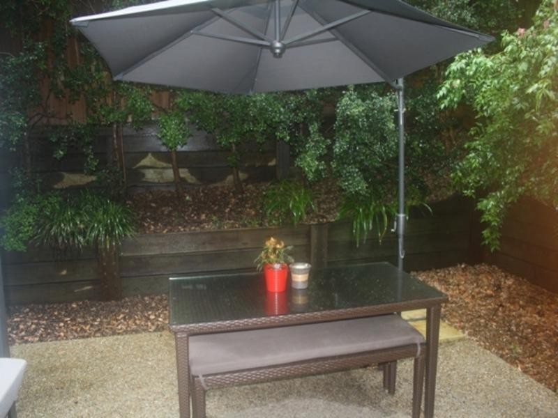 2/118 Railway Parade, Norman Park QLD 4170