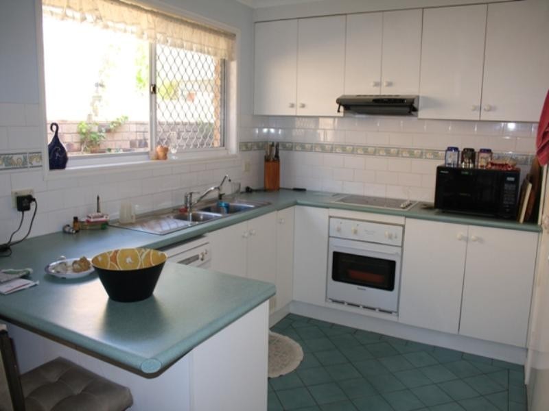 11 Cedar Street, Cannon Hill QLD 4170