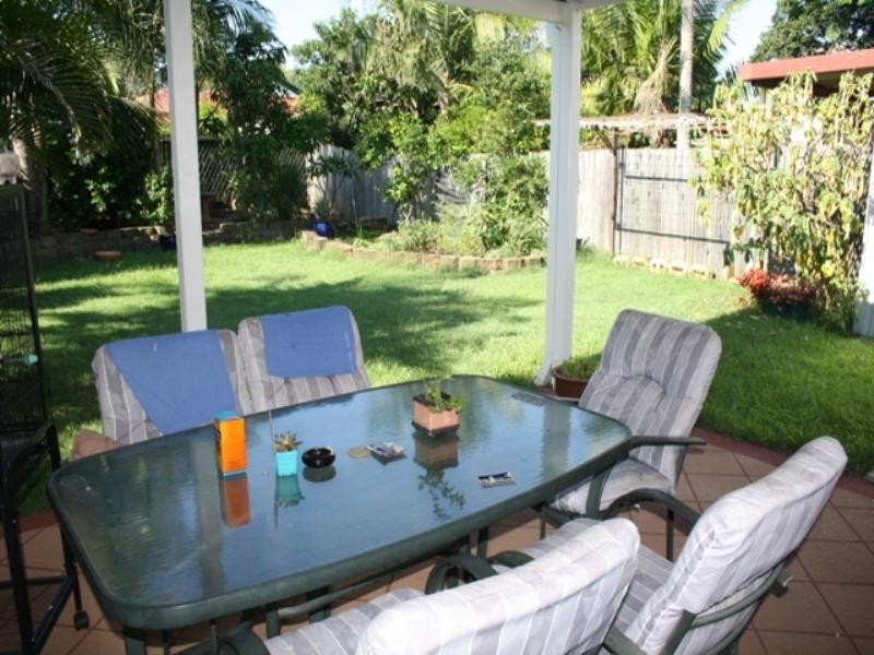 11 Cedar Street, Cannon Hill QLD 4170