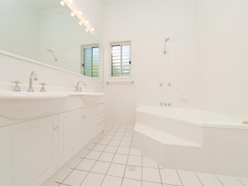 29 Oberon Street, Seven Hills QLD 4170