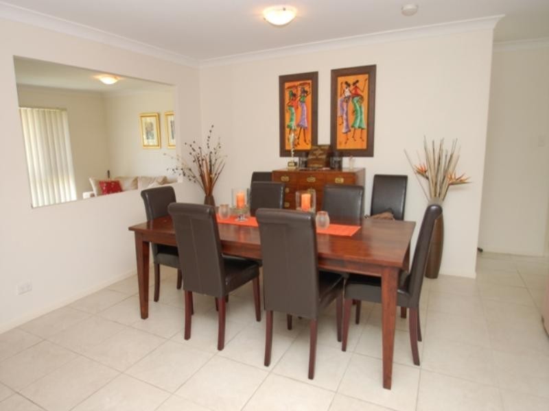 8 Mead Place, Calamvale QLD 4116