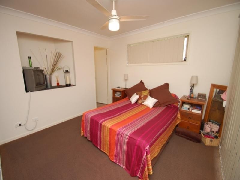 8 Mead Place, Calamvale QLD 4116