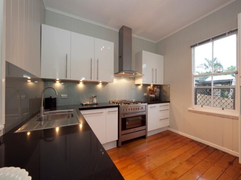 26 Norman Avenue, Norman Park QLD 4170