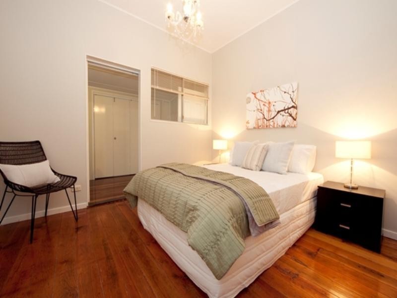 26 Norman Avenue, Norman Park QLD 4170