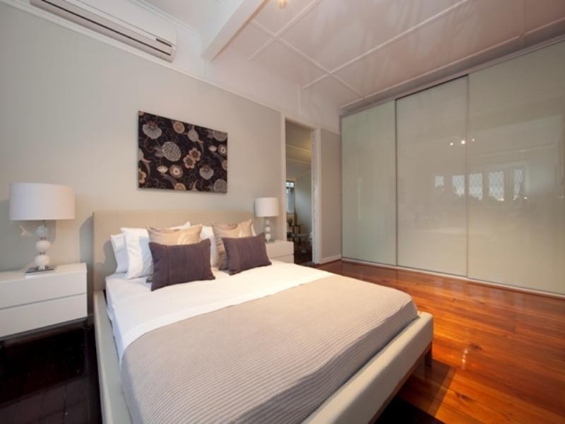 26 Norman Avenue, Norman Park QLD 4170