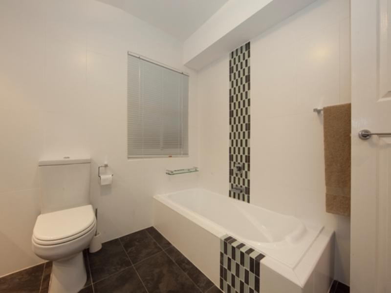 26 Norman Avenue, Norman Park QLD 4170