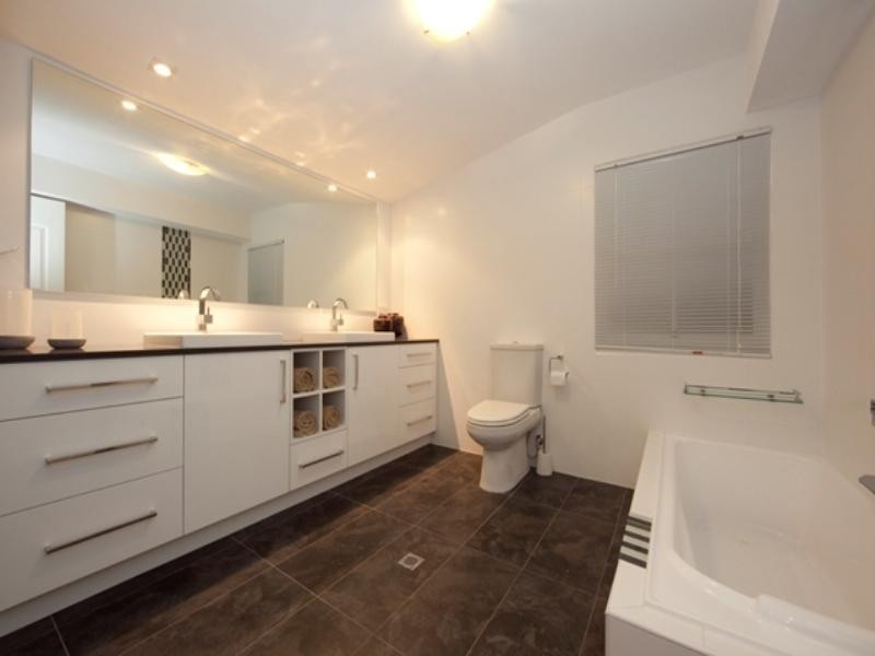 26 Norman Avenue, Norman Park QLD 4170