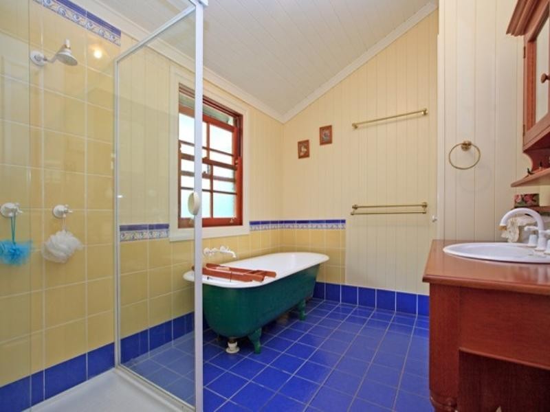 72 Brentnall Street, Norman Park QLD 4170