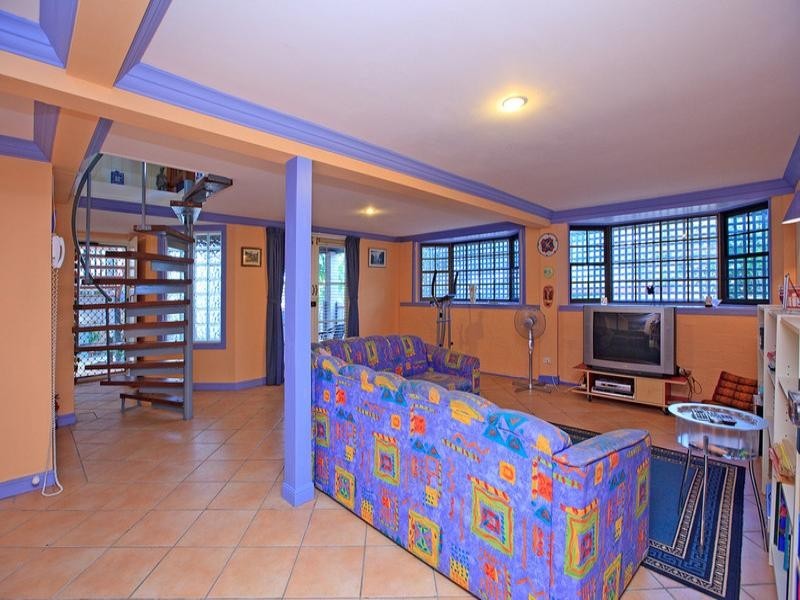 15 Philip Street, Hawthorne QLD 4171