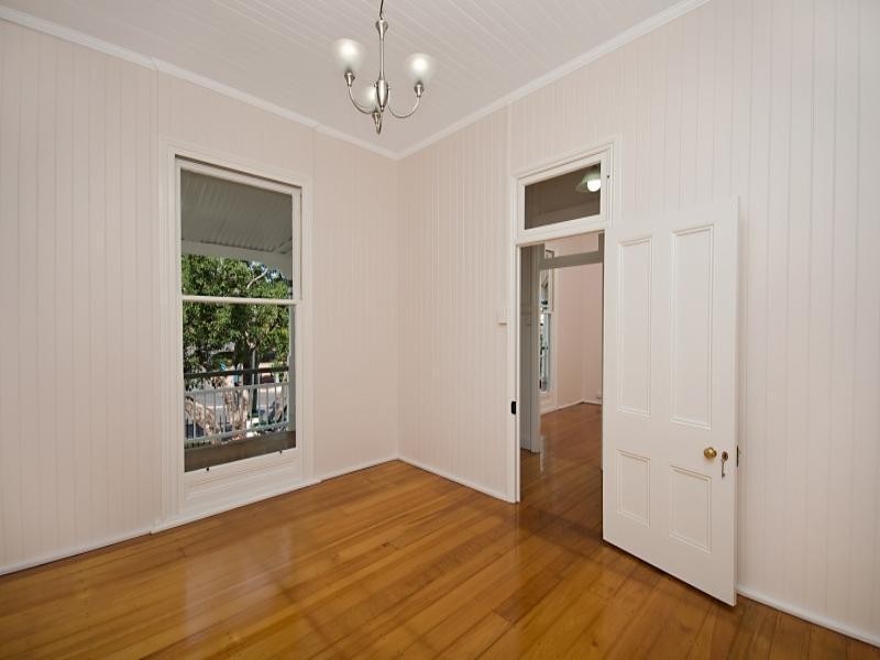 60 Burrai Street, Morningside QLD 4170