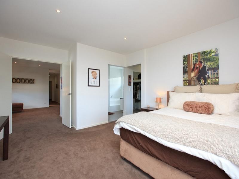 63 Beauvardia Street, Cannon Hill QLD 4170