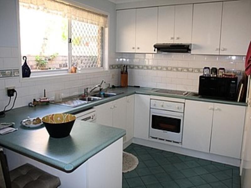 11 Cedar Street, Cannon Hill QLD 4170