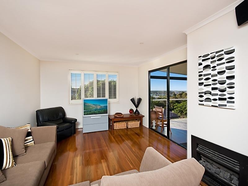 104 Fifth Avenue, Balmoral QLD 4171