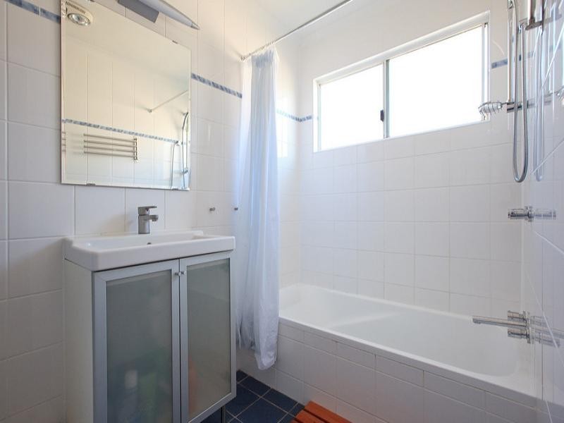 32 The Promenade, Camp Hill QLD 4152