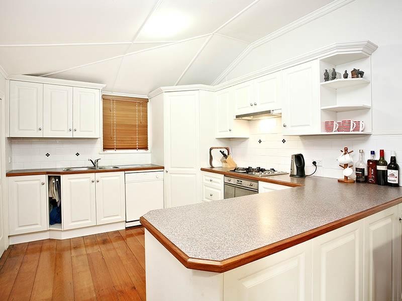 30 Grosvenor Street, Balmoral QLD 4171