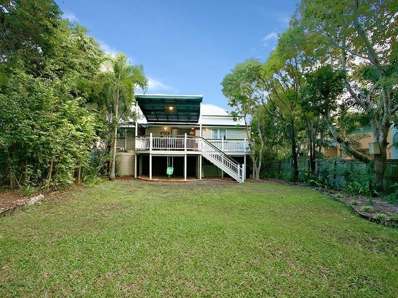 30 Grosvenor Street, Balmoral QLD 4171