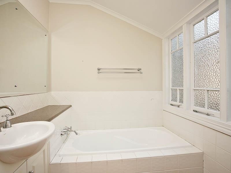 30 Grosvenor Street, Balmoral QLD 4171