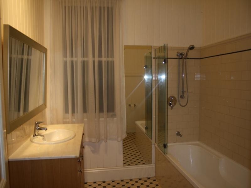 5 Bodalla Street, Norman Park QLD 4170