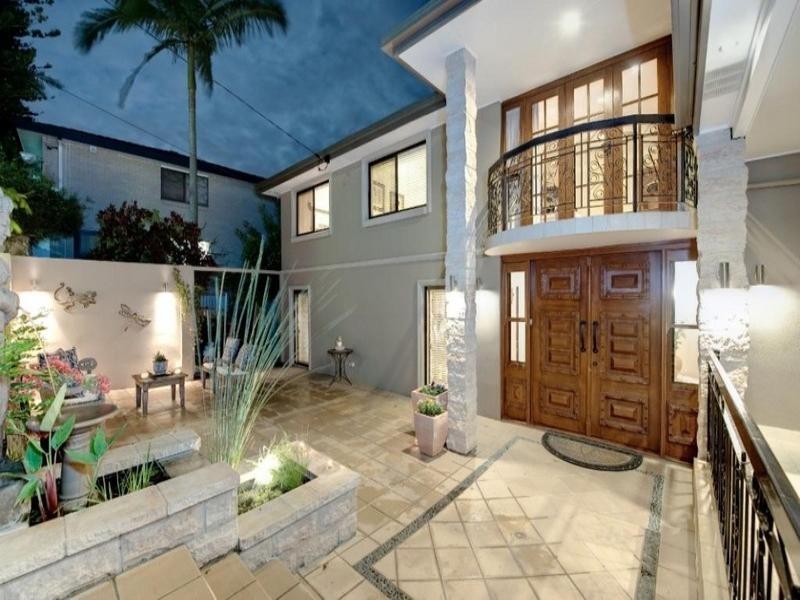 9 Garvary Street, Holland Park West QLD 4121