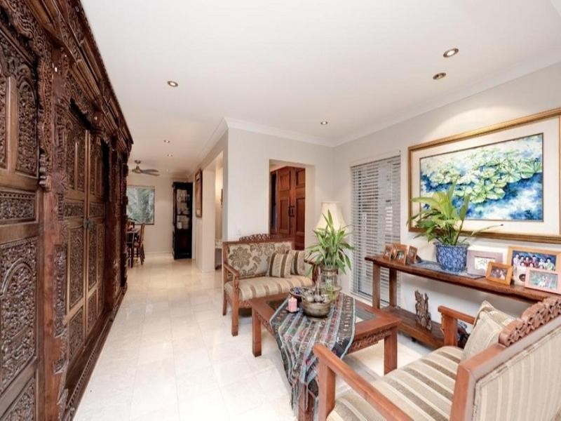 9 Garvary Street, Holland Park West QLD 4121