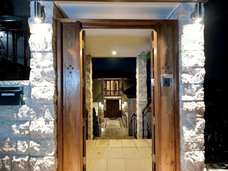 9 Garvary Street, Holland Park West QLD 4121