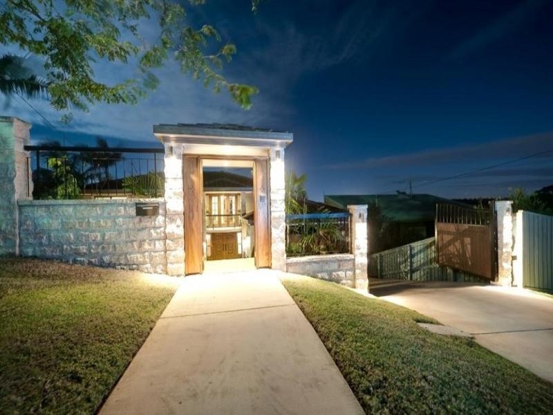 9 Garvary Street, Holland Park West QLD 4121