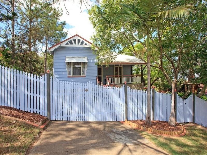 15 Philip Street, Hawthorne QLD 4171