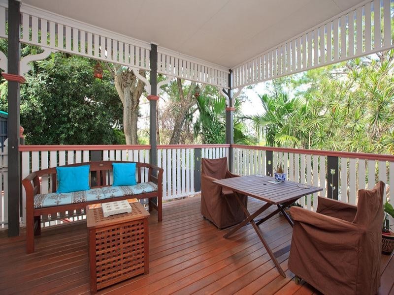 15 Philip Street, Hawthorne QLD 4171