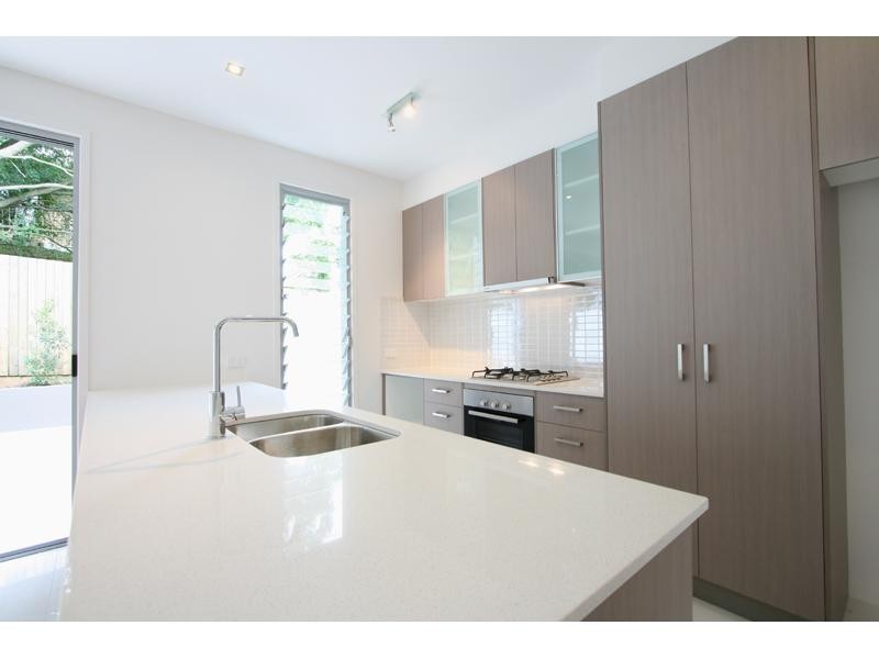 2/99A Grosvenor Street, Morningside QLD 4170