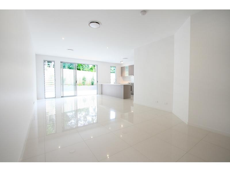 2/99A Grosvenor Street, Morningside QLD 4170