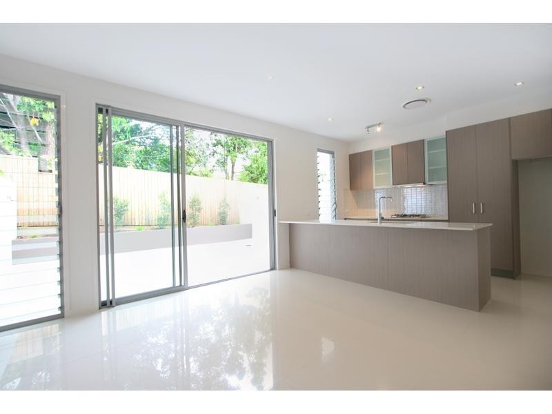 2/99A Grosvenor Street, Morningside QLD 4170