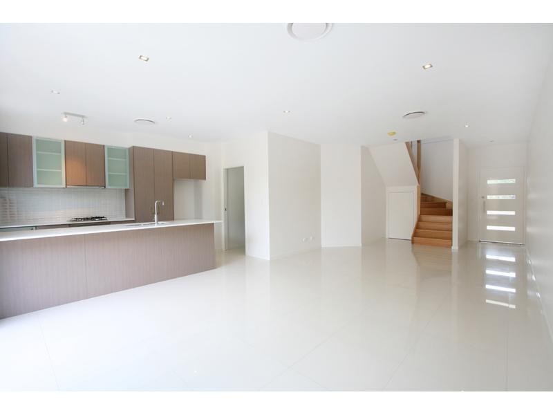 2/99A Grosvenor Street, Morningside QLD 4170