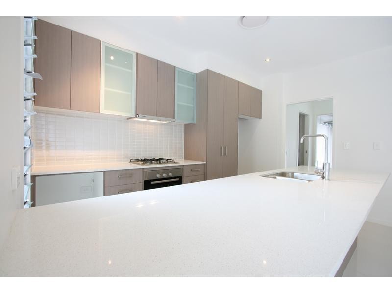 2/99A Grosvenor Street, Morningside QLD 4170