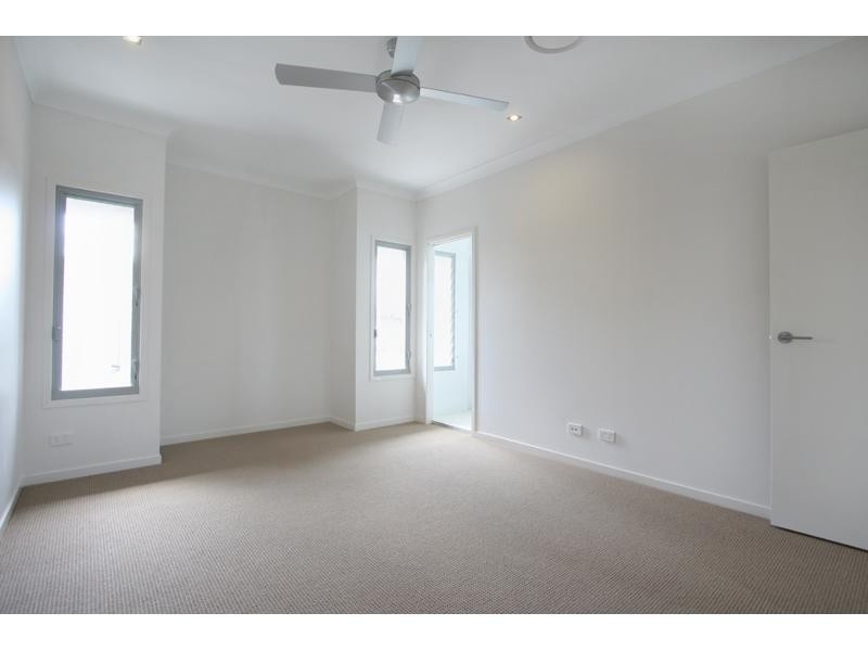 2/99A Grosvenor Street, Morningside QLD 4170