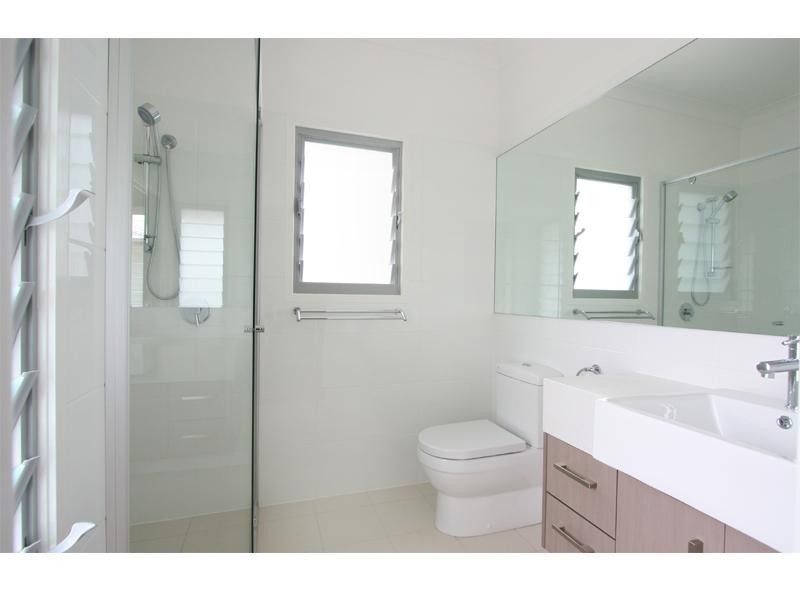 2/99A Grosvenor Street, Morningside QLD 4170