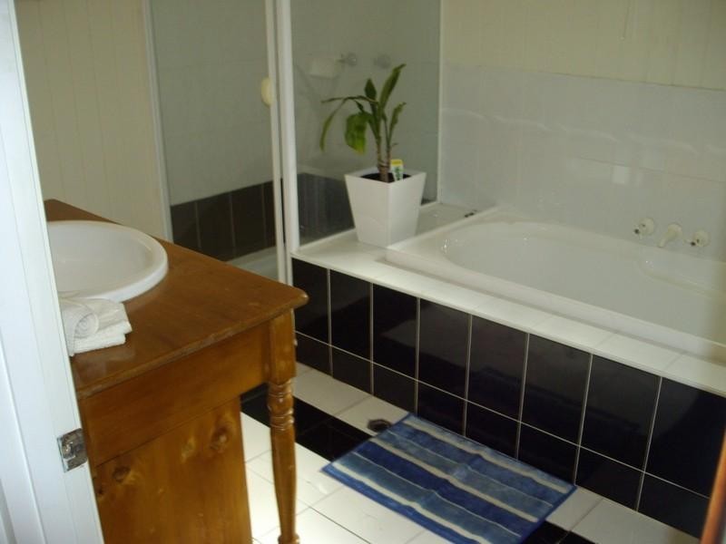 88 Dover Street, Hawthorne QLD 4171