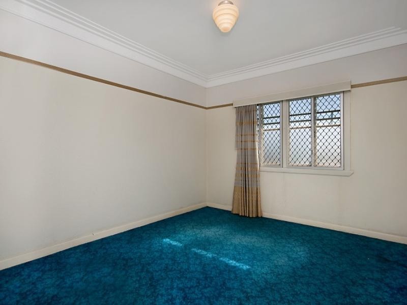 77 Dahlia Street, Cannon Hill QLD 4170