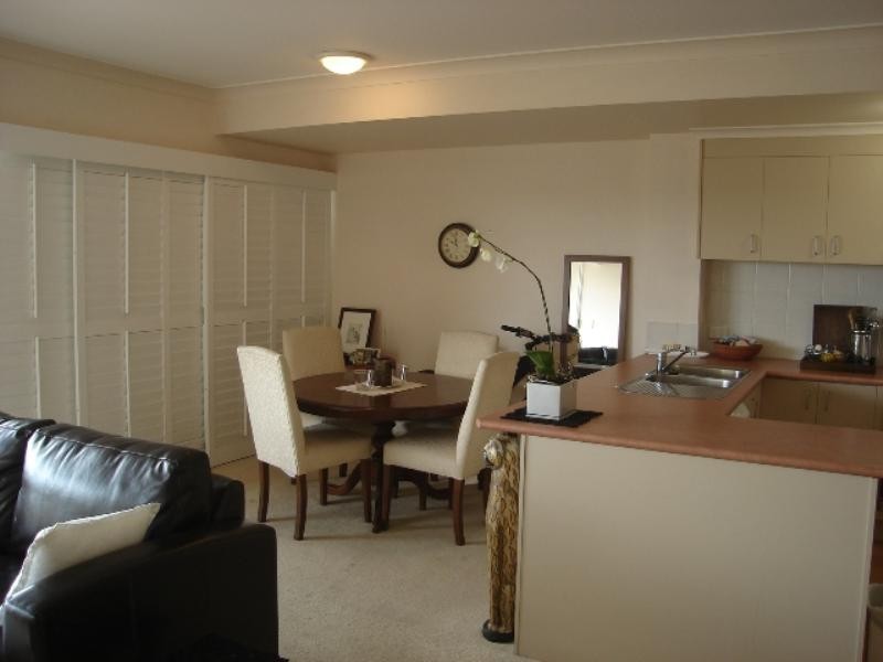 21/96 Norman Crescent, Norman Park QLD 4170