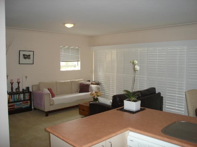 21/96 Norman Crescent, Norman Park QLD 4170