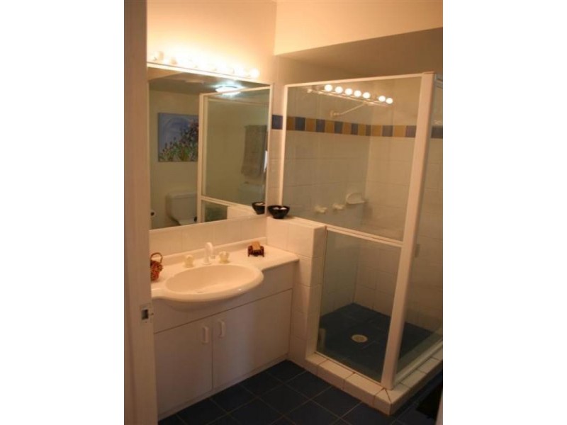 21/96 Norman Crescent, Norman Park QLD 4170