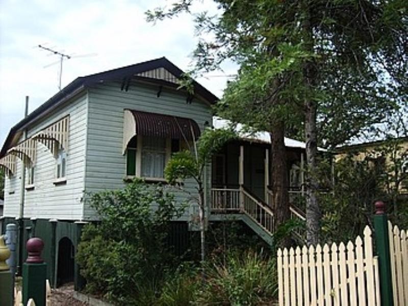 144 Mc Ilwraith Avenue, Norman Park QLD 4170