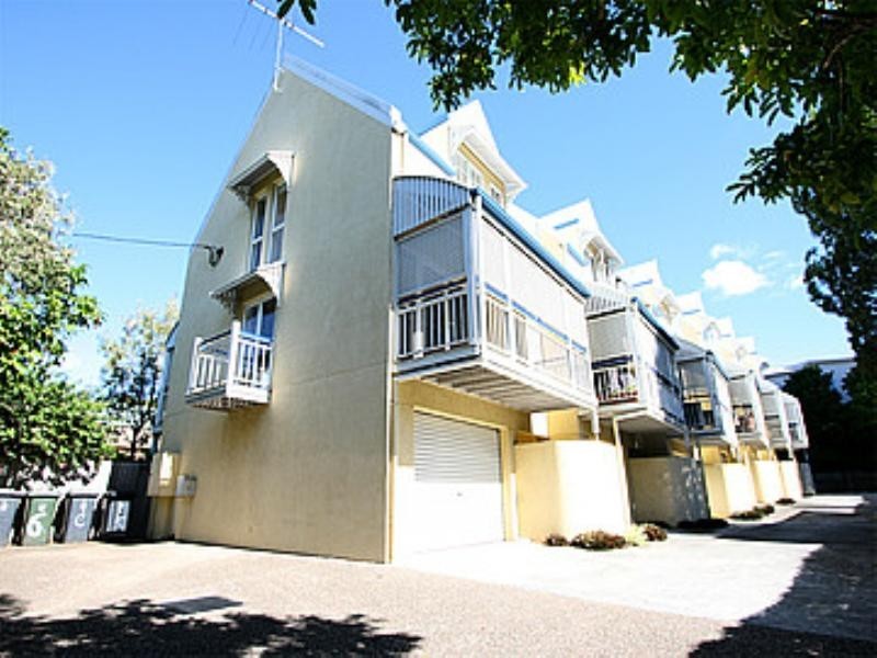 6/9 Miles Street, Hawthorne QLD 4171