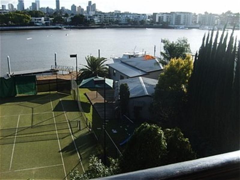 144 Virginia Avenue, Hawthorne QLD 4171