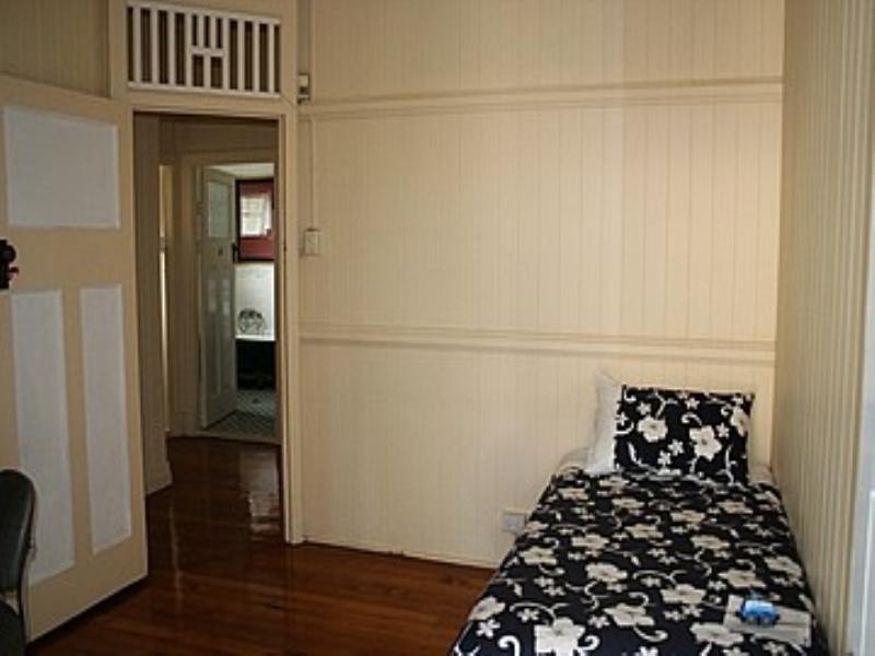 2 Wordsworth Street, Bulimba QLD 4171